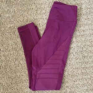 cutest maroon leggings!